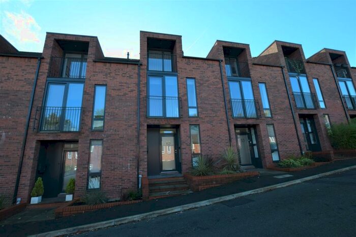 3 Bedroom Mews To Rent In Loney Street, Macclesfield, SK11