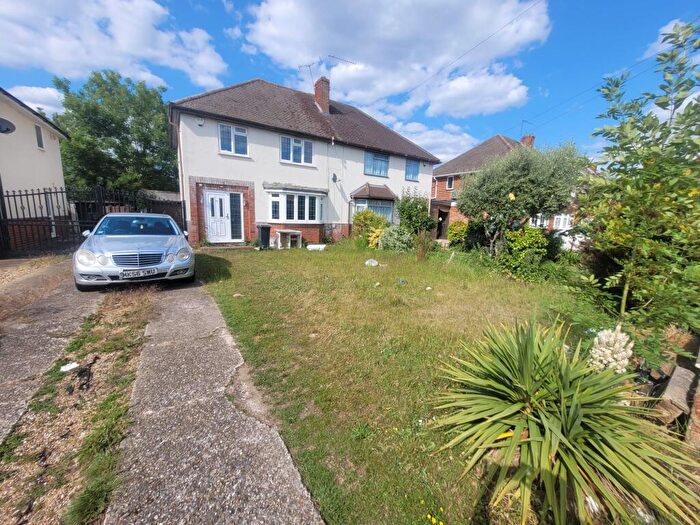 3 Bedroom House To Rent In Castleview Road, Slough, SL3