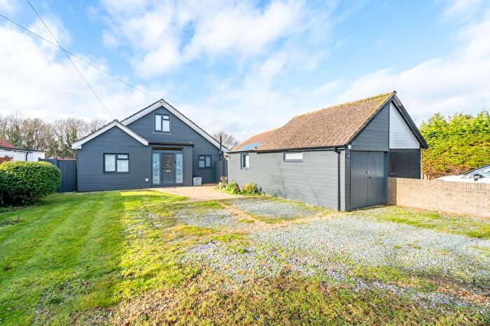 4 Bedroom Chalet For Sale In Rife Way, Felpham, Bognor Regis, PO22