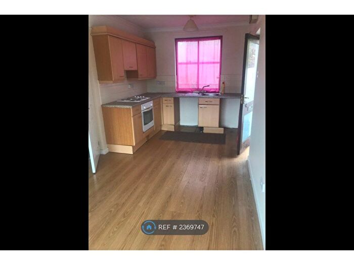 1 Bedroom Flat To Rent In Pentrecastell, Newcastle Emlyn, SA38