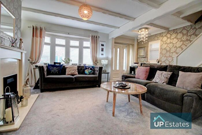 3 Bedroom Semi-Detached House For Sale In Yewdale Crescent, Coventry, CV2