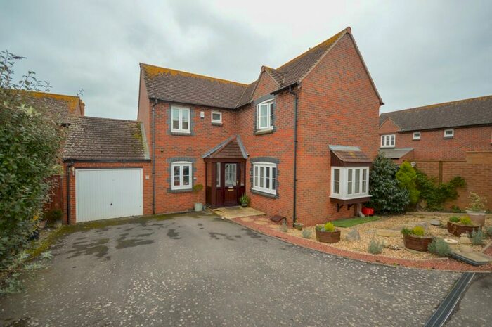 4 Bedroom Detached House To Rent In Robinson Close, Selsey, PO20