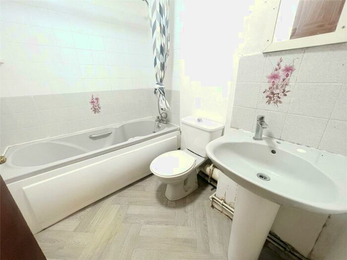 1 Bedroom Flat To Rent In Long Lane, Halesowen, West Midlands, B62