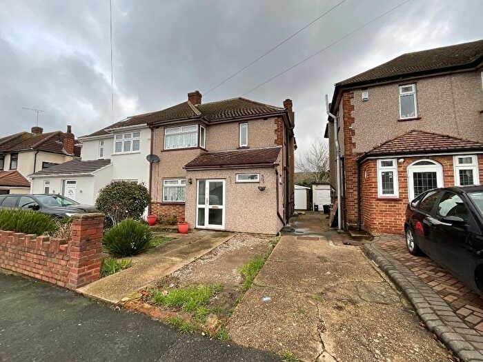 3 Bedroom Semi Detached House For Sale In Warren Drive, Elm Park, Hornchurch, Essex, RM12