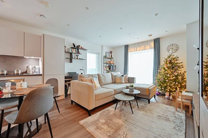 1 Bedroom Flat For Sale In Fairfield Avenue, Watford, South Oxhey, WD19