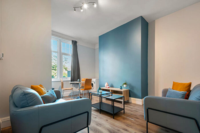 3 Bedroom House To Rent In Headingley Lane, Leeds, LS6