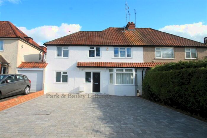4 Bedroom House To Rent In Bedroom Semi Detached House In Caterham Valley, CR3