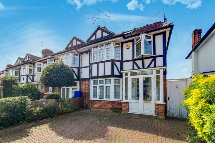 4 Bedroom Semi-Detached House To Rent In Hollybush Road, North Kingston, Kingston Upon Thames, KT2