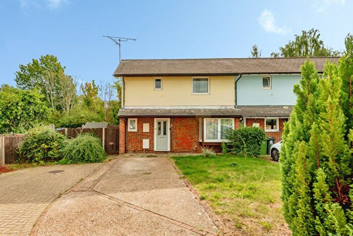 3 Bedroom End Of Terrace House For Sale In Gurneys Close, Redhill, RH1