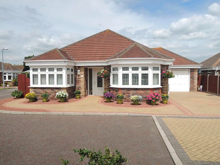 3 Bedroom Detached Bungalow For Sale In Oak Close, Great Clacton, CO15