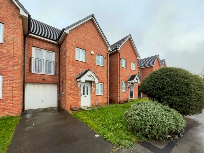 3 Bedroom Town House To Rent In Mill Lane, Dewsbury, West Yorkshire, WF12