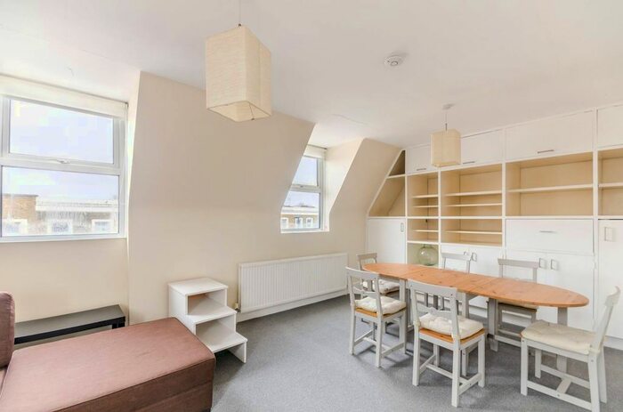 3 Bedroom Flat To Rent In Coldharbour Lane, Brixton, London, SE5