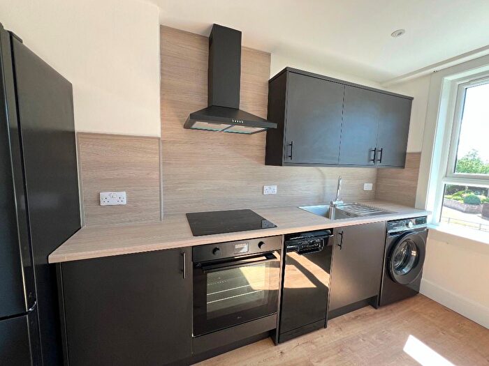 2 Bedroom Flat To Rent In Aboyne Avenue, Dundee, DD4