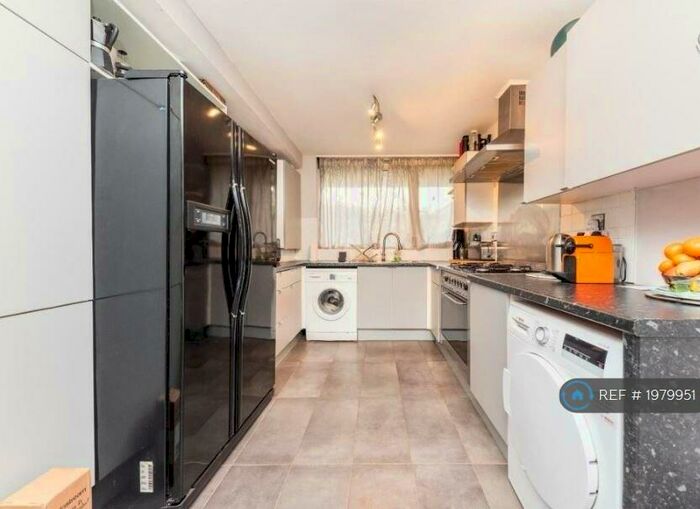 3 Bedroom Maisonette To Rent In St Stephens Rd, London, E3