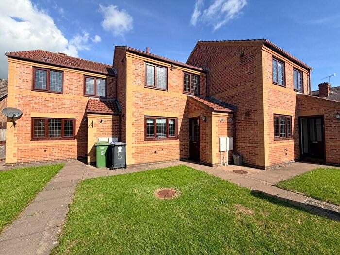 2 Bedroom House To Rent In Vincent Lane, Chesterfield, S40