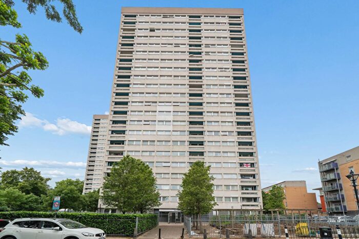 2 Bedroom Flat For Sale In Wellington Way, Grafton House, E3