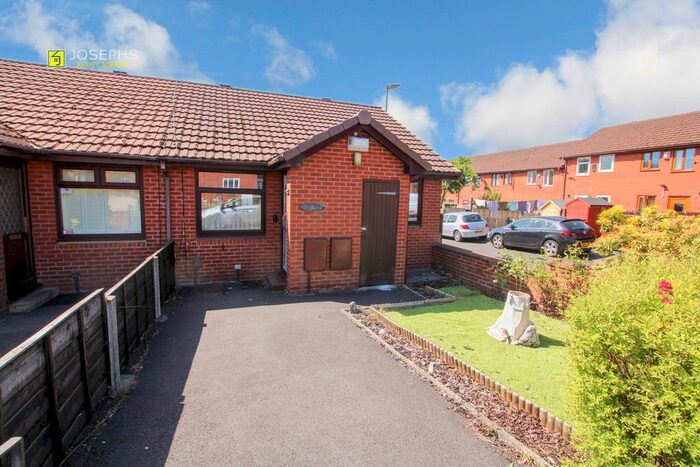 2 Bedroom Bungalow To Rent In Willow Close, Bolton BL3