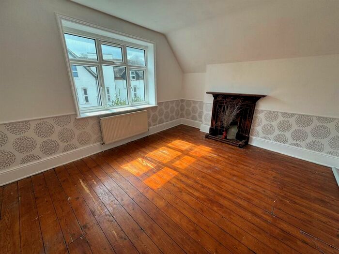 2 Bedroom Flat To Rent In Cheriton Gardens, Folkestone, CT20