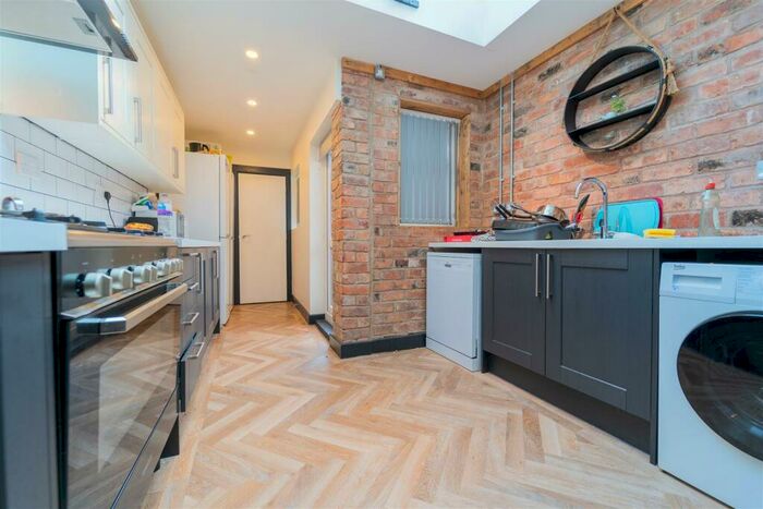 5 Bedroom House To Rent In Daisy Road, Birmingham, B16