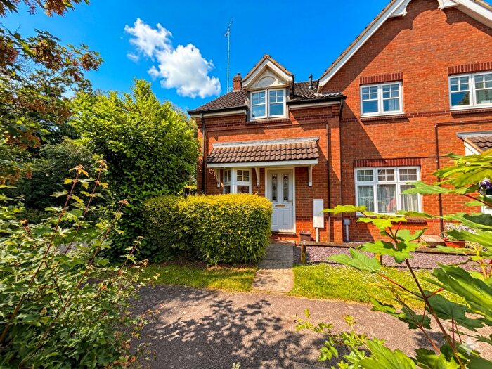 2 Bedroom Semi-Detached House For Sale In Harrow Lane Daventry Northamptonshire, NN11