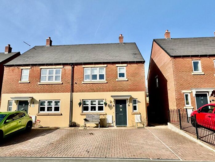 3 Bedroom Semi-Detached House For Sale In Brawn Drive, Raunds, Wellingborough, NN9