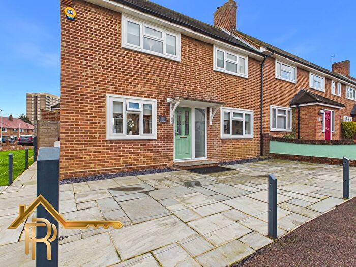 3 Bedroom Terraced House To Rent In Morris Road, Romford, RM3