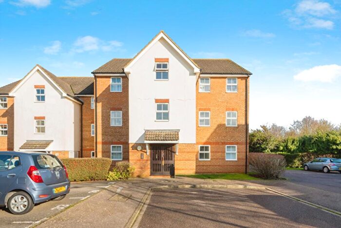 2 Bedroom Flat For Sale In Honeysuckle Close, Biggleswade, Bedfordshire, SG18