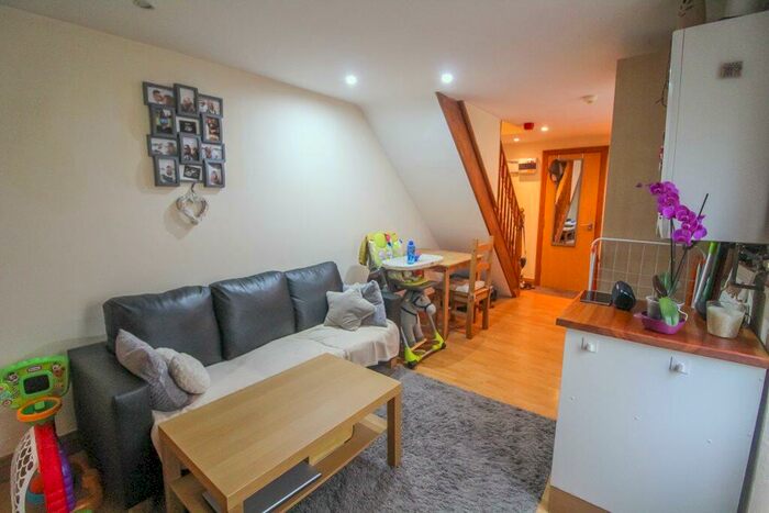 2 Bedroom Flat To Rent In Bedford Street, Roath, Cardiff, CF24