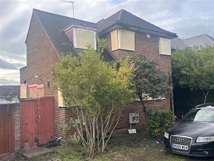 3 Bedroom Semi Detached House For Sale In Mayfields Close, Wembley, HA9