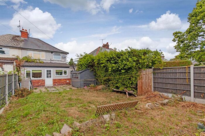 2 Bedroom Semi-Detached House For Sale In Cemetery Road, Danesmoor, Chesterfield, S45