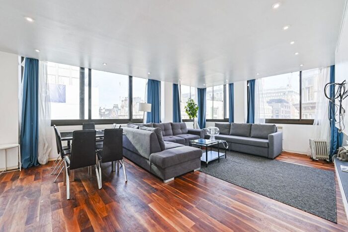 2 Bedroom Flat To Rent In Gilbert Street, Mayfair, London, W1K
