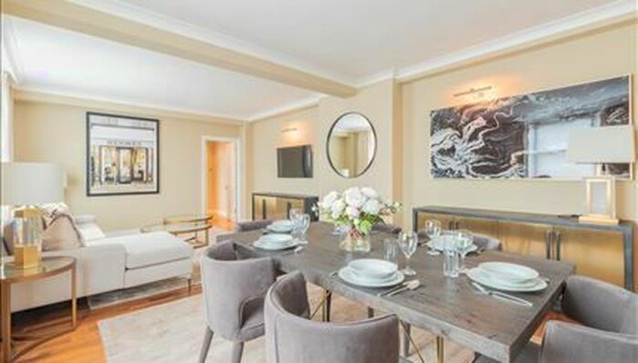 3 Bedroom Flat To Rent In Hill Street, London, W1J