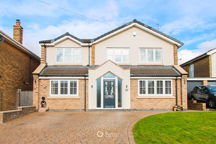 4 Bedroom Detached House For Sale In Checkstone Avenue, Bessacarr, Doncaster, DN4
