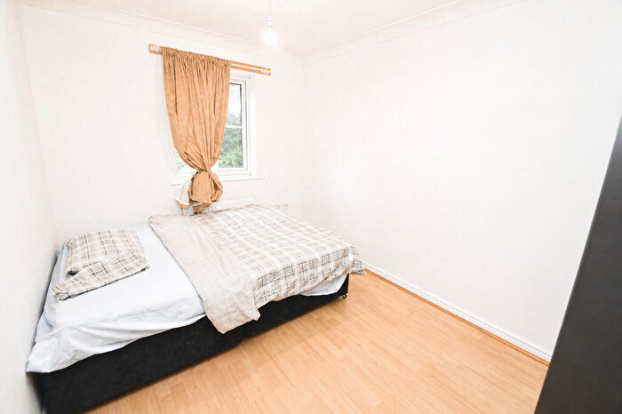 1 Bedroom Terraced House To Rent In Fairway Drive, London, SE28