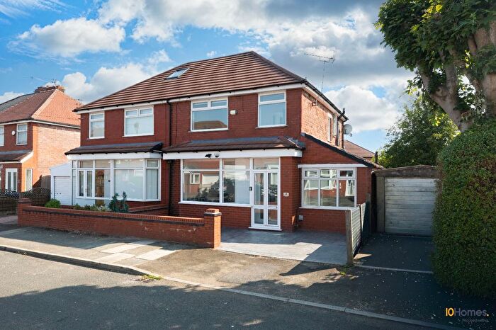 4 Bedroom Semi-Detached House For Sale In Sunnyfield Road, Manchester, M25