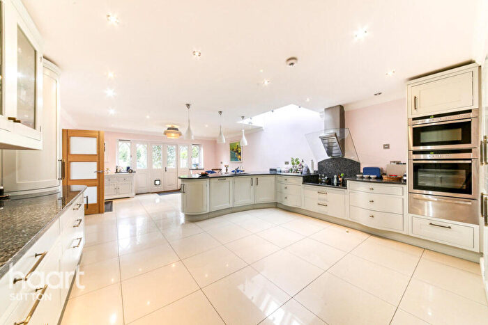 5 Bedroom Detached House For Sale In The Gallop, Sutton, SM2