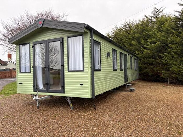 2 Bedroom Mobile/park Home For Sale In East Heslerton, Malton, YO17