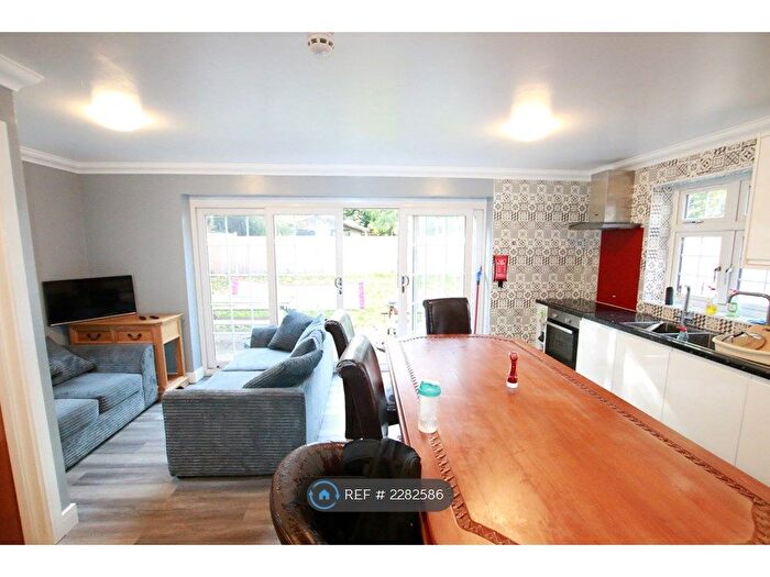 7 Bedroom Terraced House To Rent In Shinfield Road, Reading, RG2