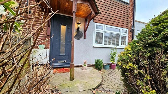 4 Bedroom Semi-Detached House To Rent In Inkerman Road, Woking, GU21