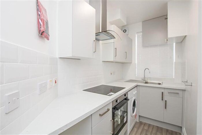 Flat To Rent In Vincent Court, Bell Lane, Hendon, NW4