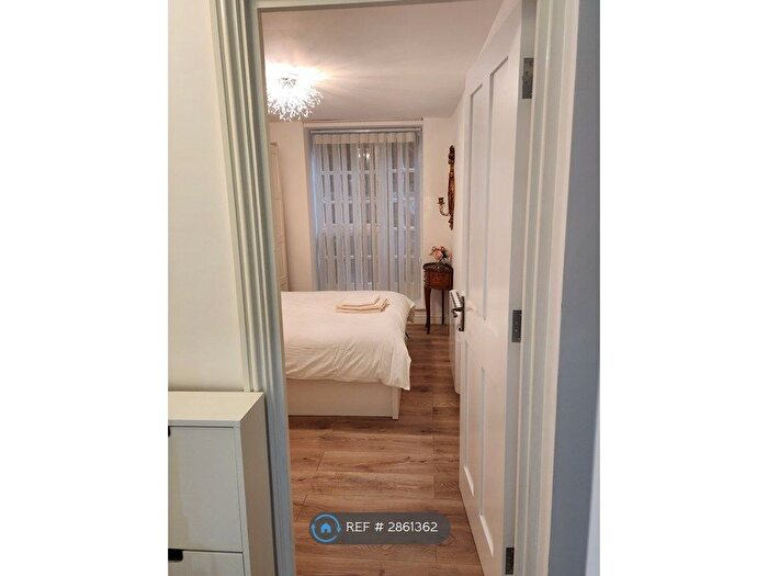 2 Bedroom Flat To Rent In Shepperton Road, London, N1