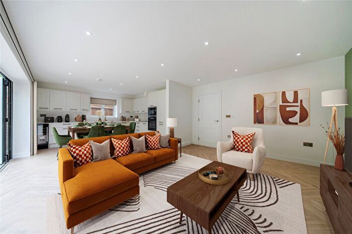 3 Bedroom Detached House For Sale In Turpington Lane, Bromley, BR2