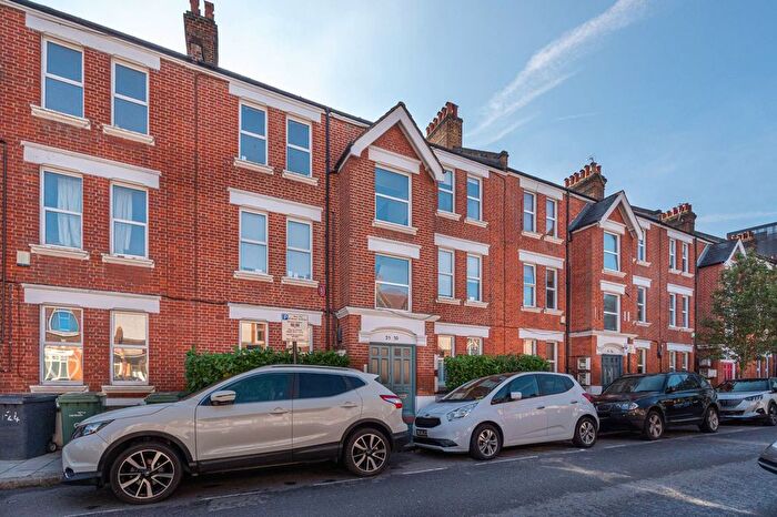 2 Bedroom Flat For Sale In Bavent Road, Camberwell, London, SE5