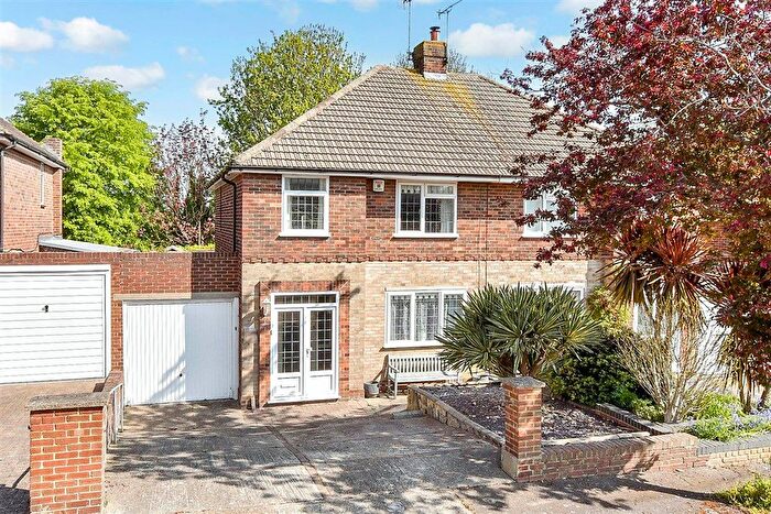 3 Bedroom Semi-Detached House For Sale In Chatsworth Drive, Frindsbury, Rochester, Kent, ME2