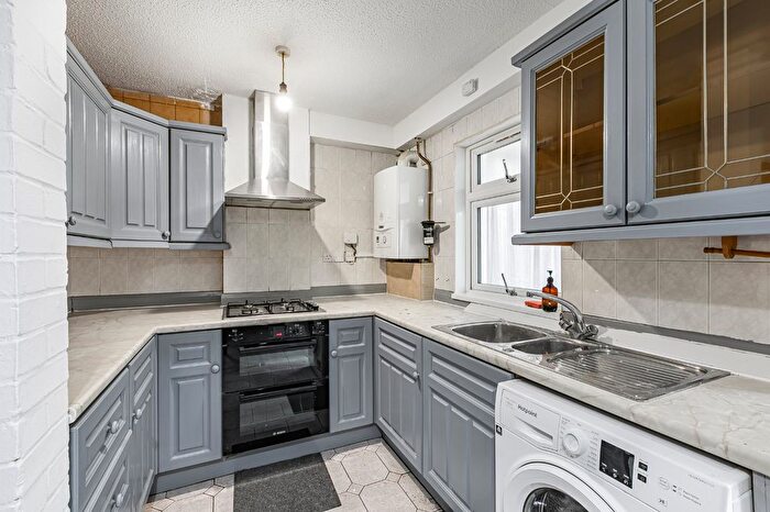 4 Bedroom Detached House To Rent In Colebrook Way, London, N11