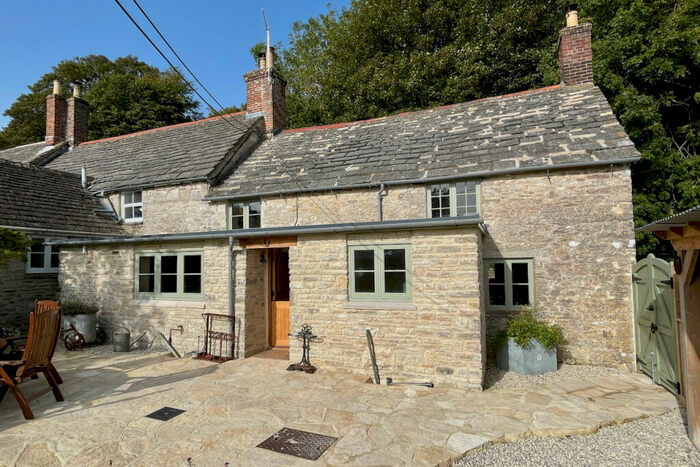 3 Bedroom Terraced House For Sale In South Street, Kingston, BH20