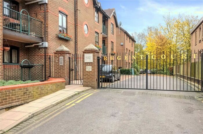 2 Bedroom Apartment To Rent In Regent Court, Windsor, Berkshire, SL4
