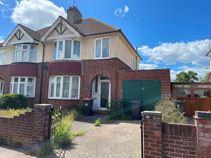 3 Bedroom Semi Detached House For Sale In Lancaster Avenue, Bedford, Bedfordshire, MK42