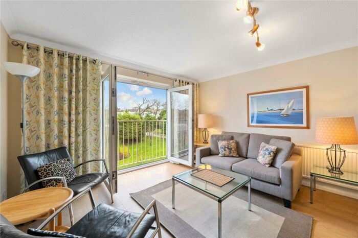 2 Bedroom Apartment To Rent In Queens Road, Kingston Upon Thames, KT2