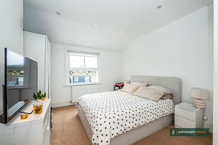 1 Bedroom Flat For Sale In Loftus Road, Shepherds Bush, London, W12